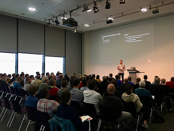 Session Keynote mit Gerald Venzl.