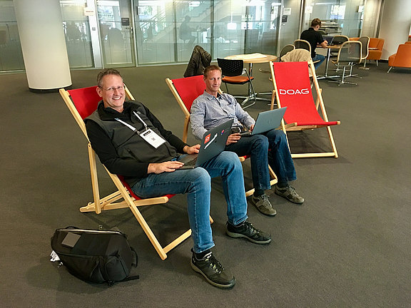 Verschnaufpause in den DOAG Strandliegen - mit Martin Klier und Axel vom Stein.