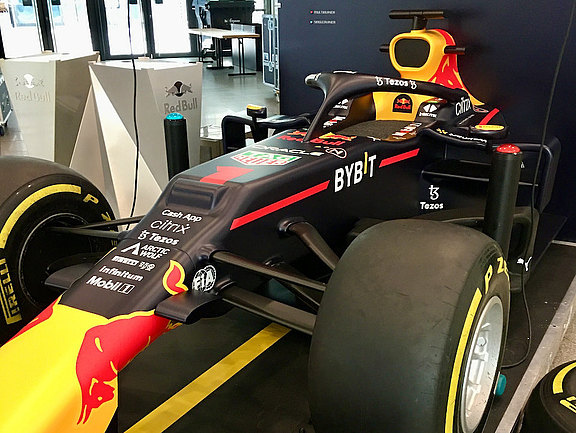 Der Bolide des Red Bull Racing Teams im Pit Stop Game by Oracle.